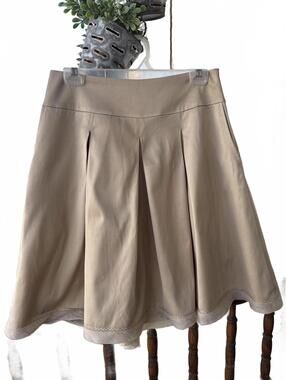 White House Black Market Beige Pleated Skirt Size 8